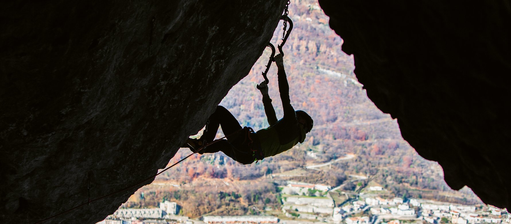 Arrampicata in strapiombo