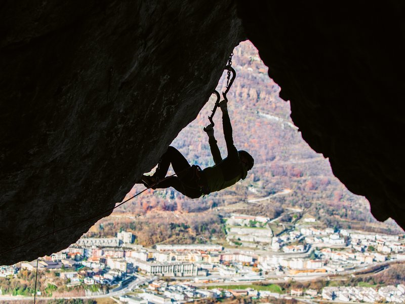 Arrampicata in strapiombo