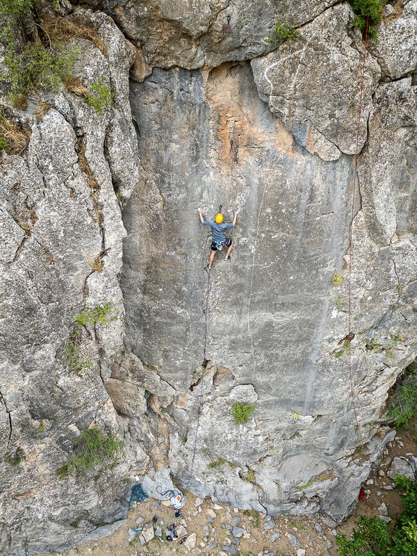 arrampicatore in parete