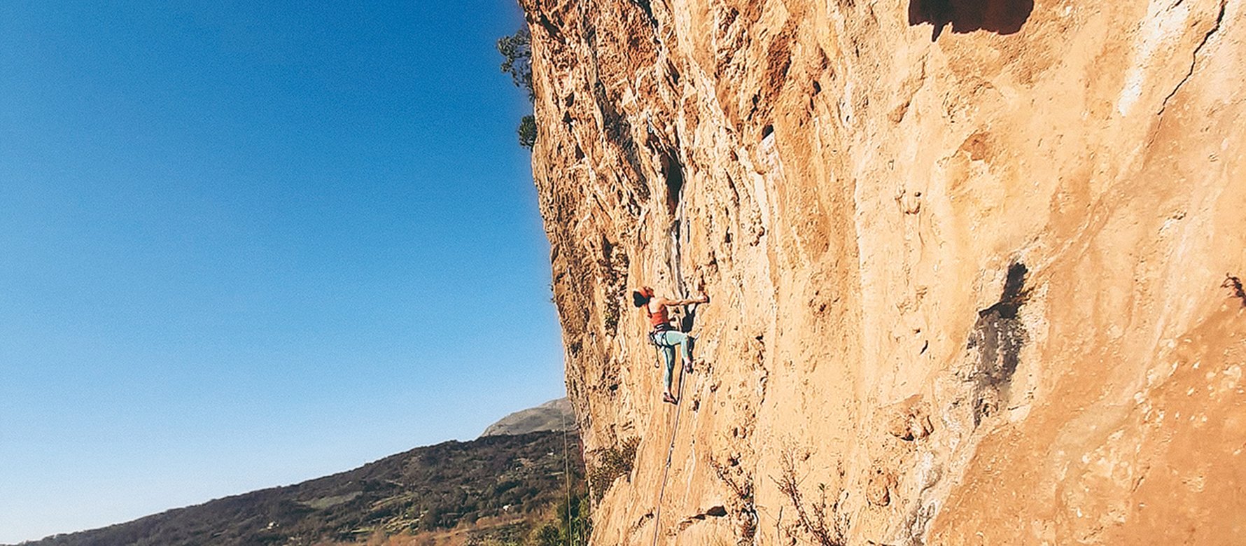 climber in falesia