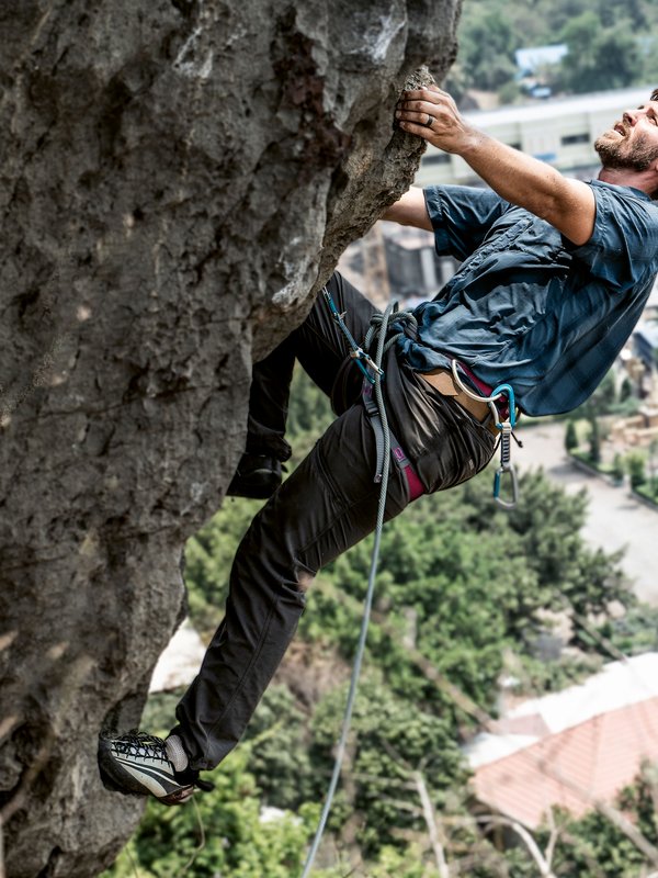 arrampicatore in parete