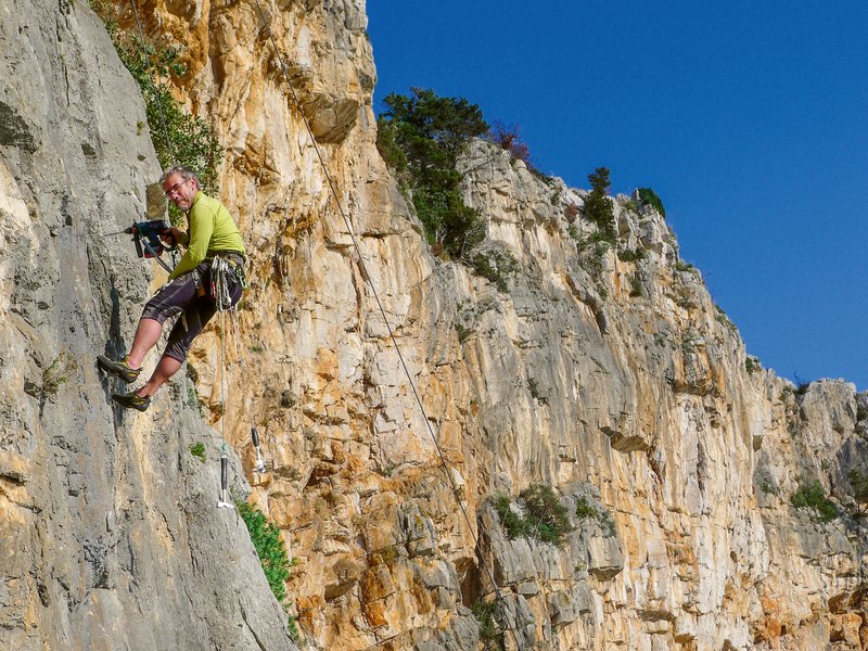 climber chioda una parete
