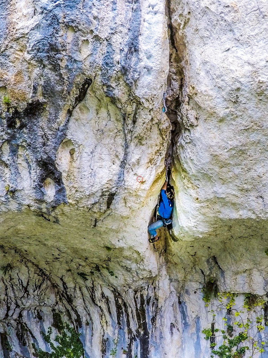 climber in falesia