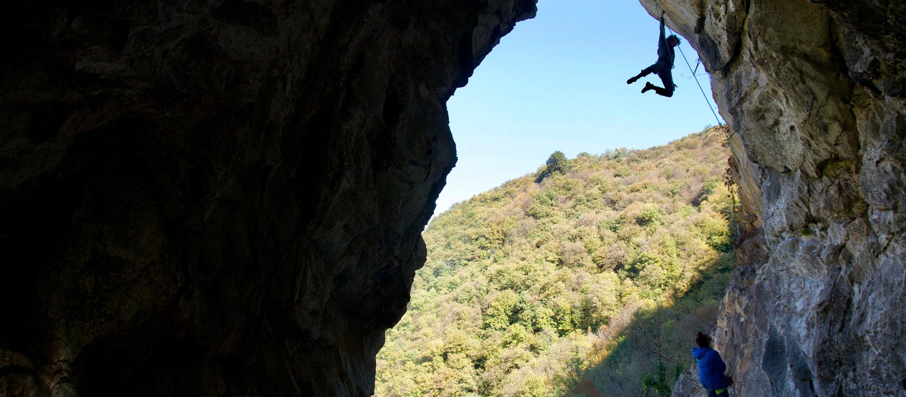 Arrampicata in strapiombo