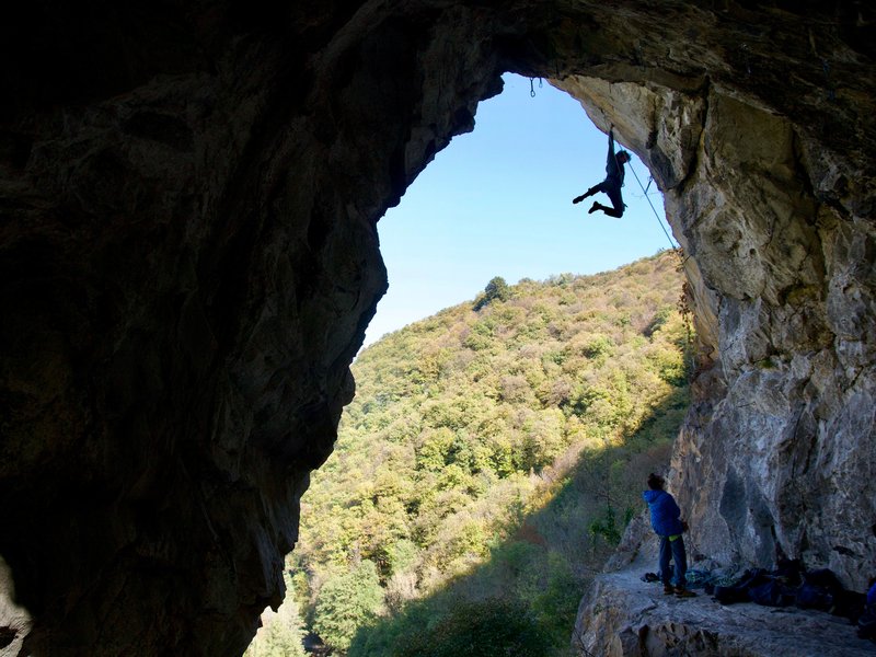 Arrampicata in strapiombo