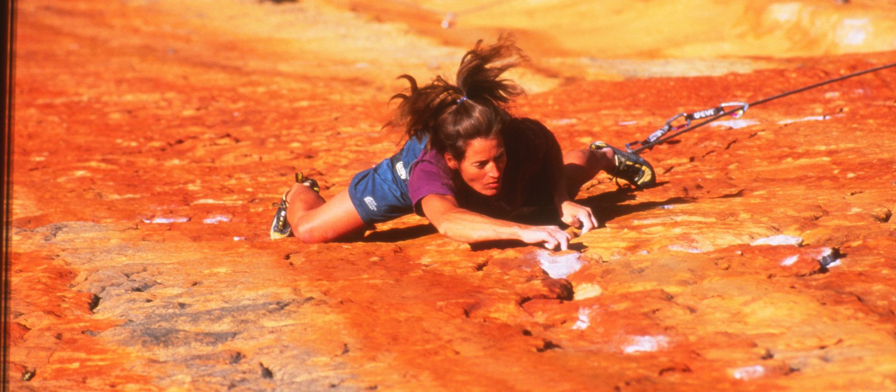 arrampicatrice in parete