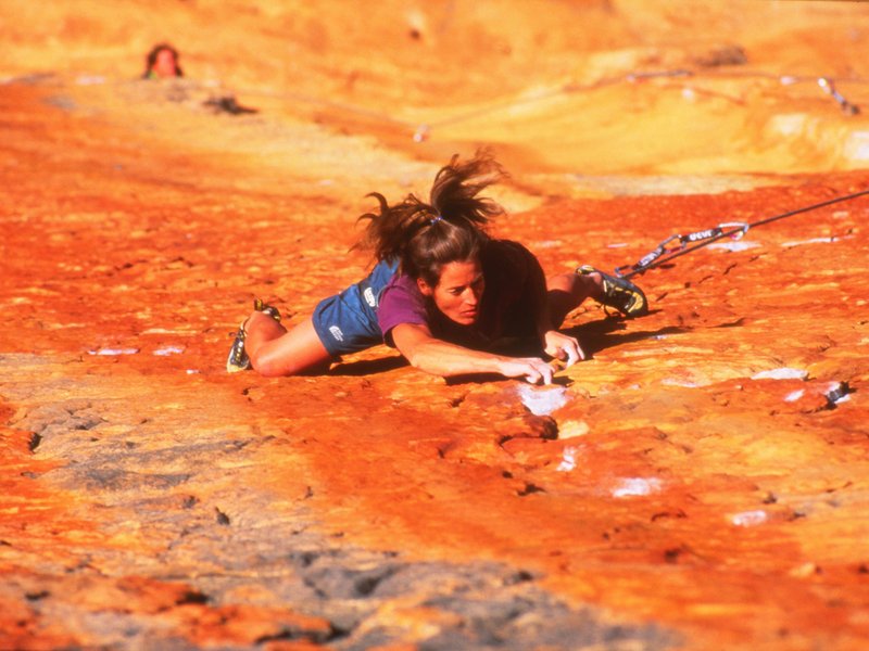 arrampicatrice in parete