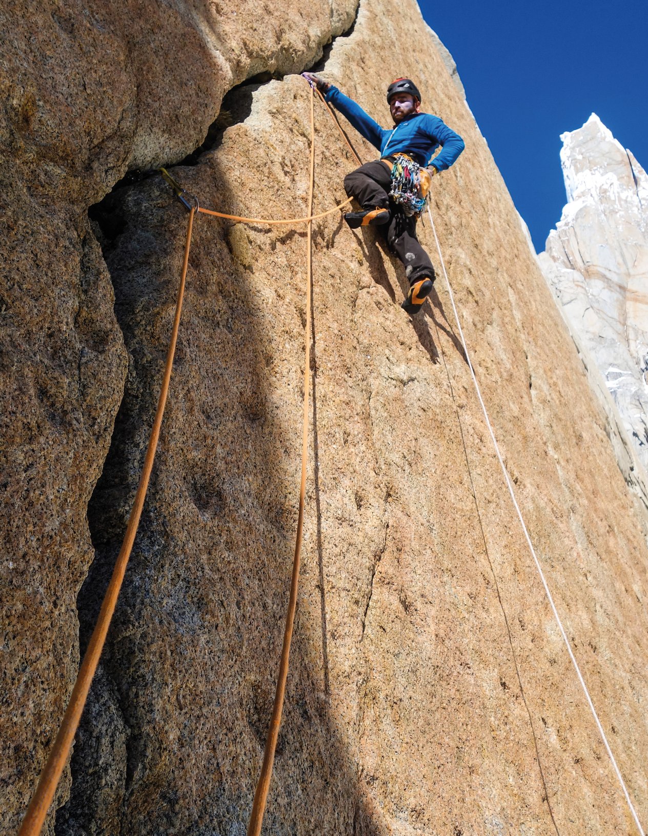 arrampicatore in parete