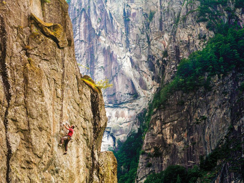 arrampicatore in parete
