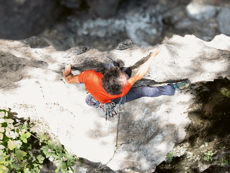 arrampicatore in parete