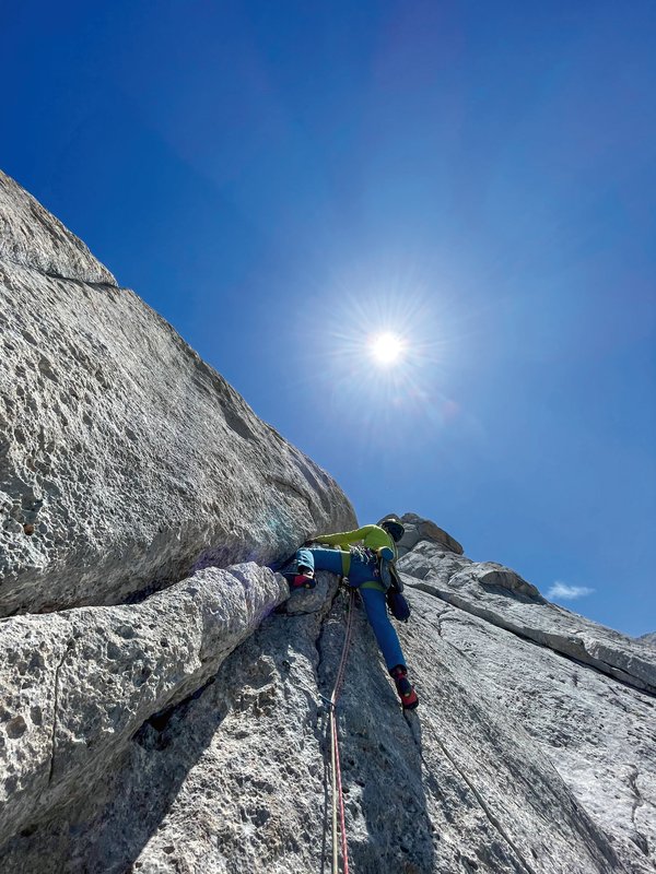Fotografia di scalatore su via lunga