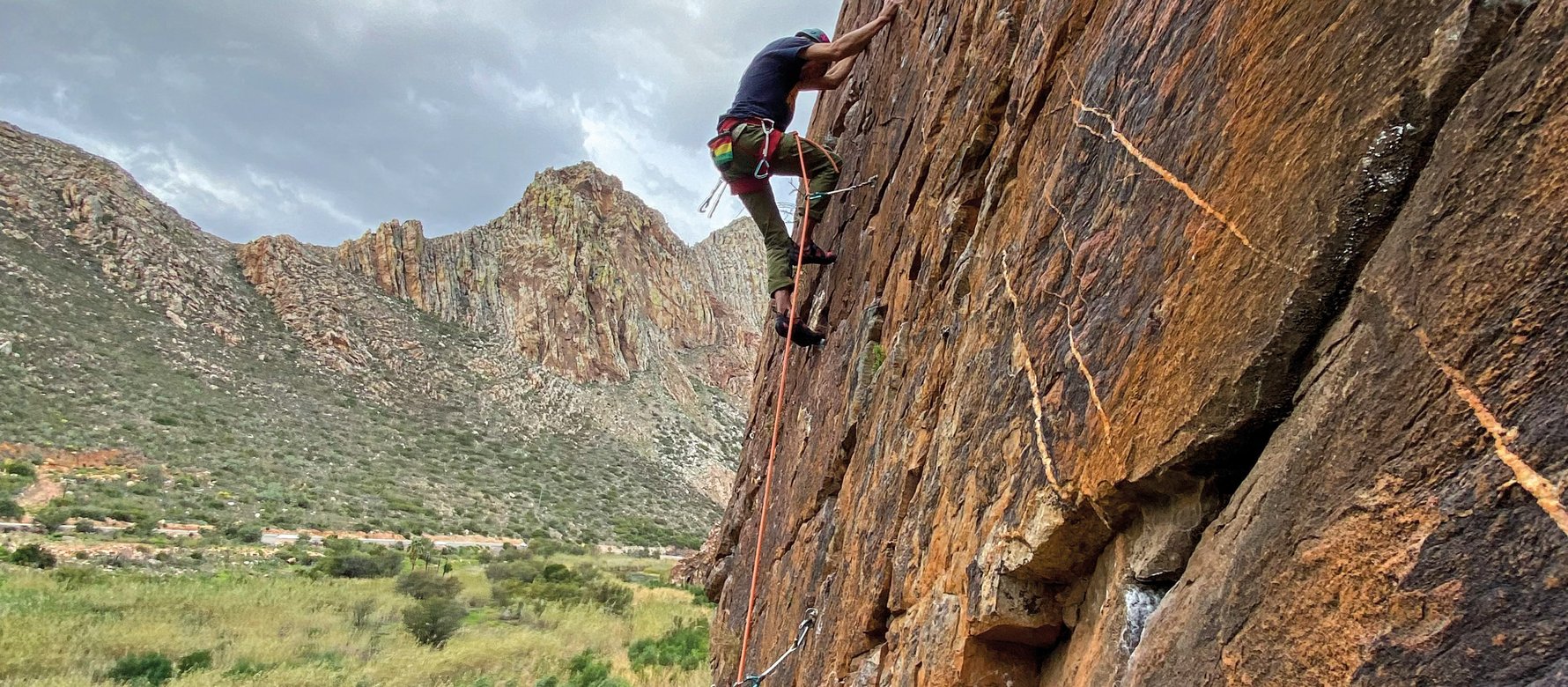 arrampicatore in parete