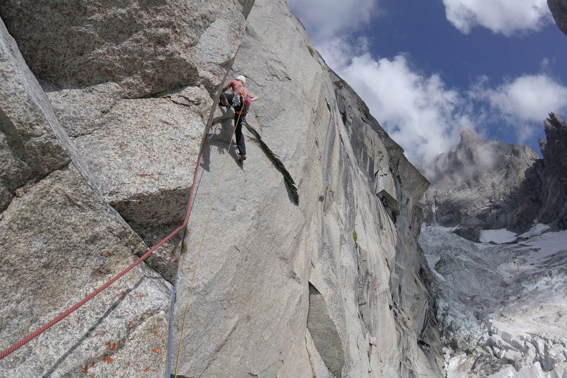 arrampicatrice in parete