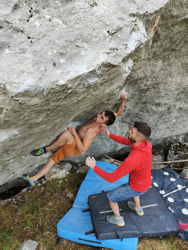 climber su boulder
