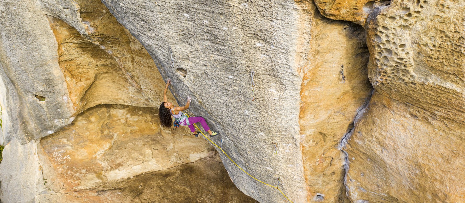 arrampicatrice in parete
