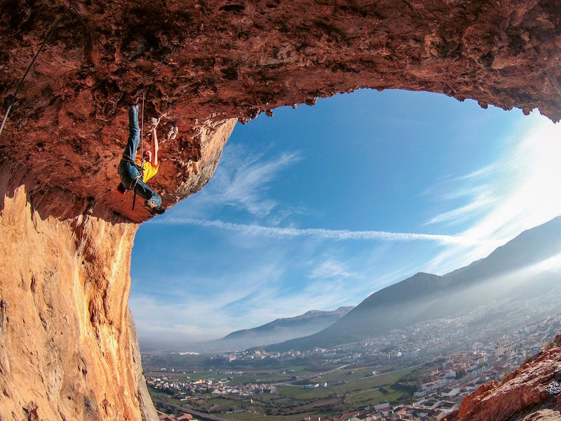 climber in falesia