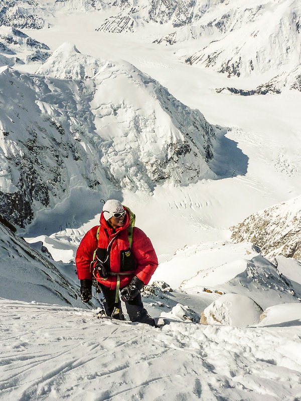 alpinista in alta montagna