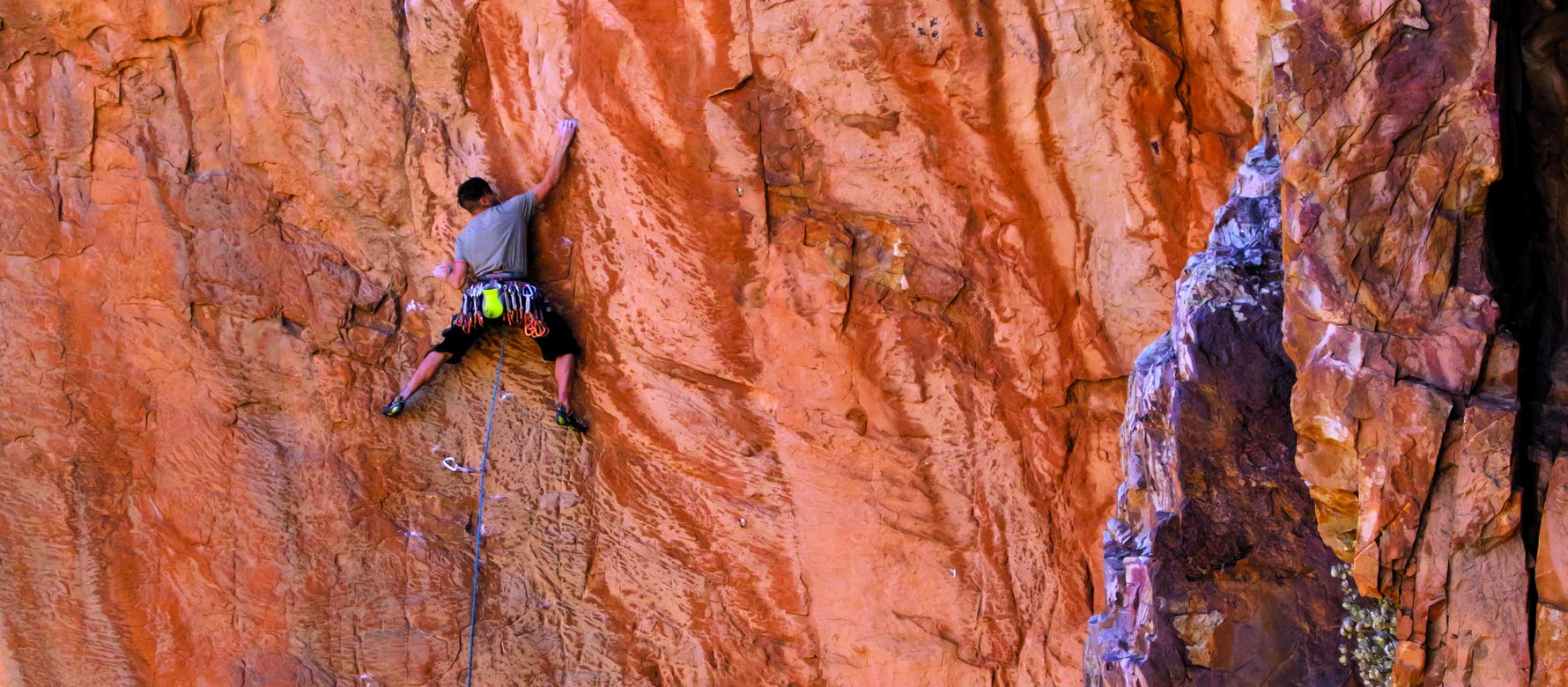 arrampicatore in parete