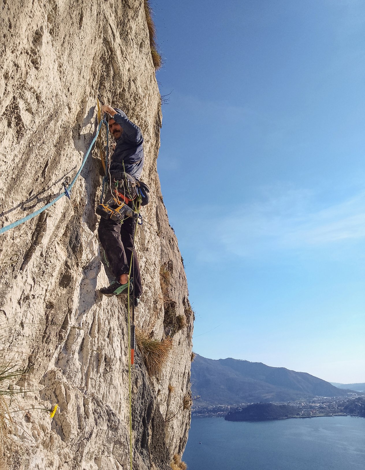 arrampicatore in parete