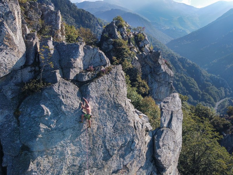 arrampicatore in parete