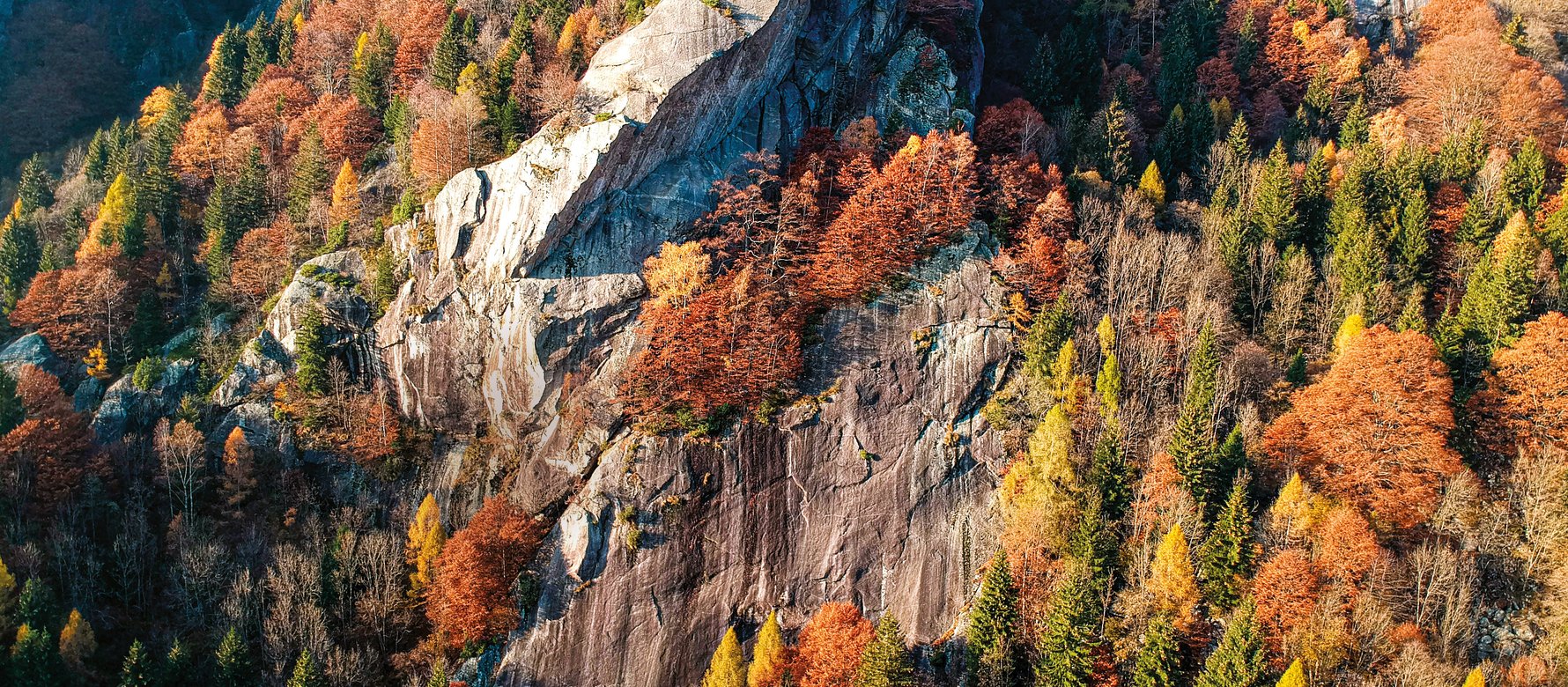 in arrampicata con vista dall'alto