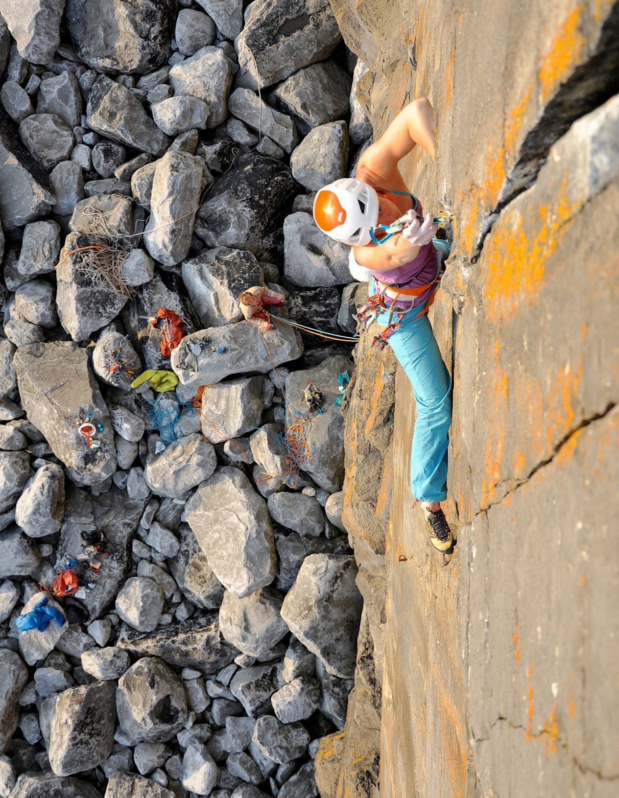 arrampicatrice in parete