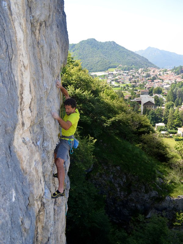 arrampicatore in parete