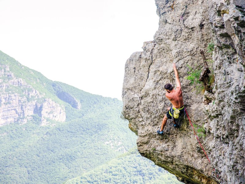 arrampicatore in parete