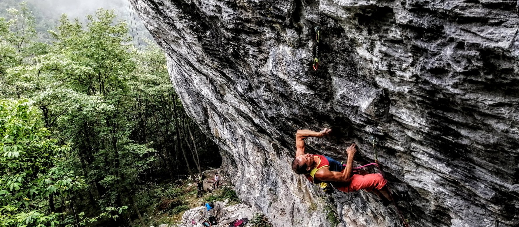 arrampicatore in parete