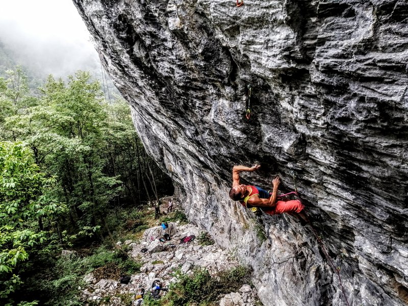 arrampicatore in parete