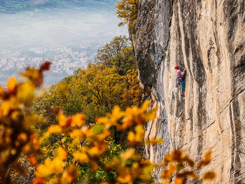 climber in falesia