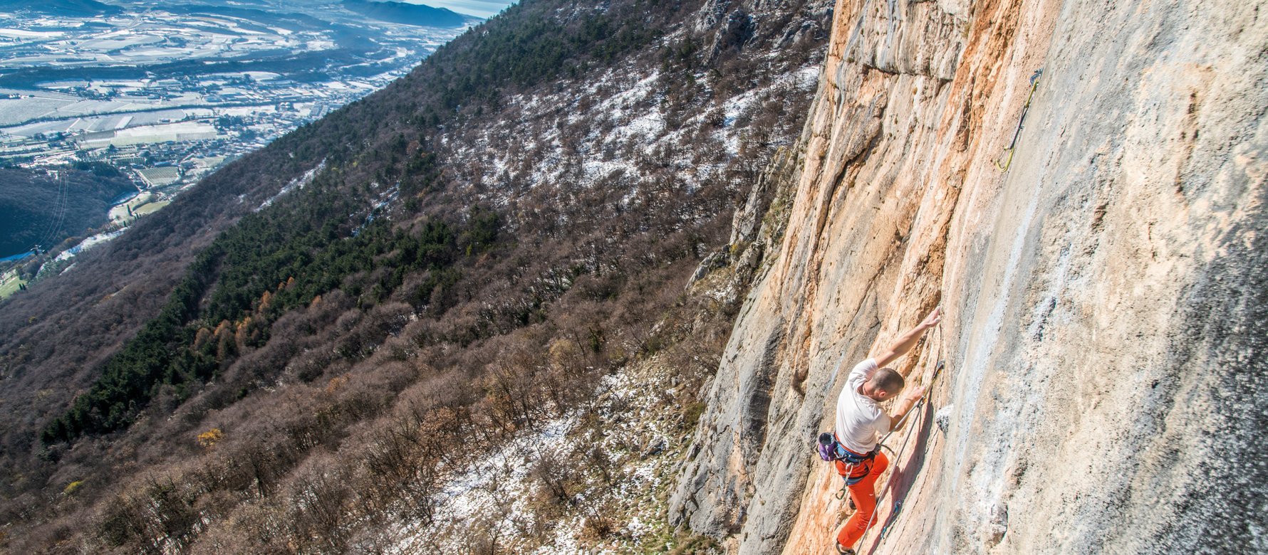 arrampicatore in parete