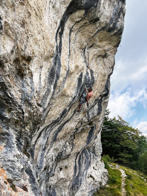 Arrampicata in strapiombo