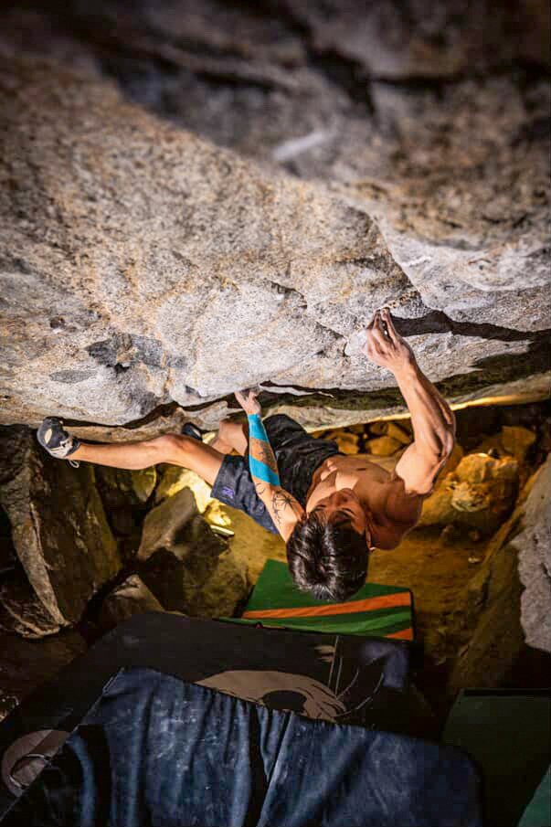 Arrampicata in strapiombo