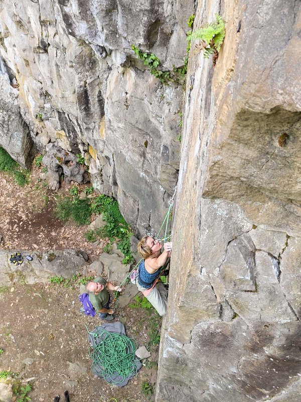arrampicatrice in parete