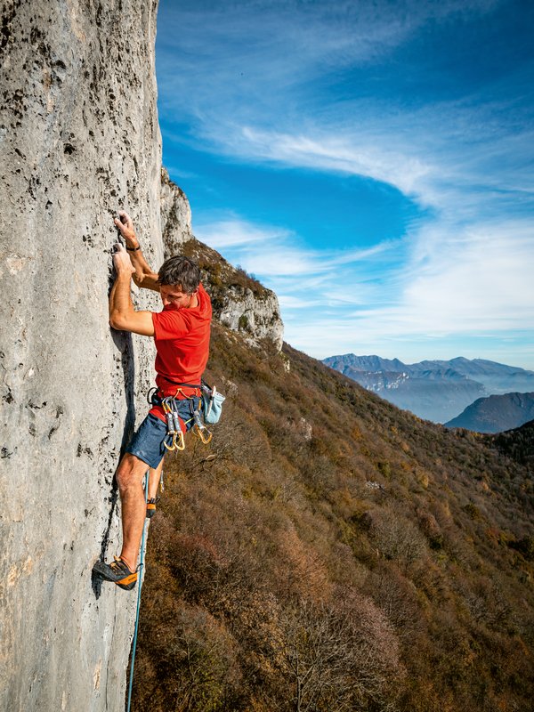 arrampicatore in parete