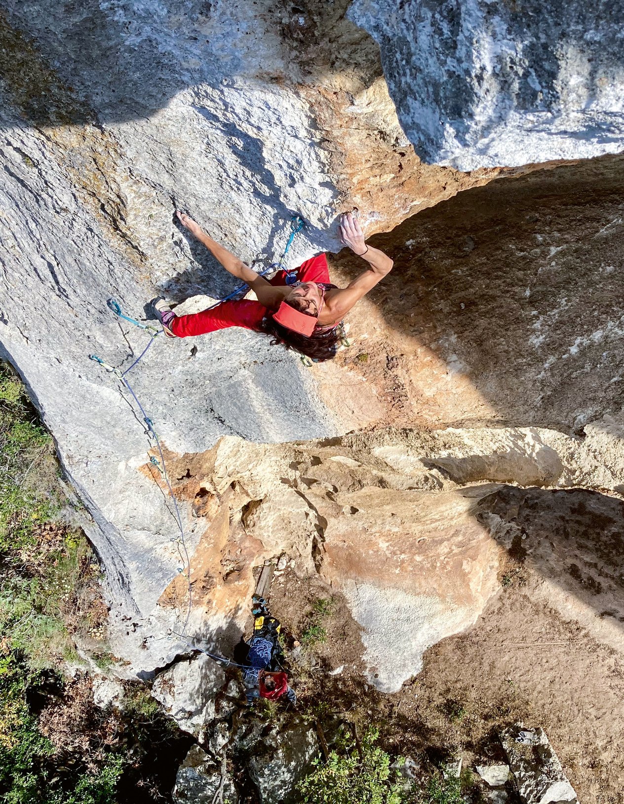 arrampicatrice in parete