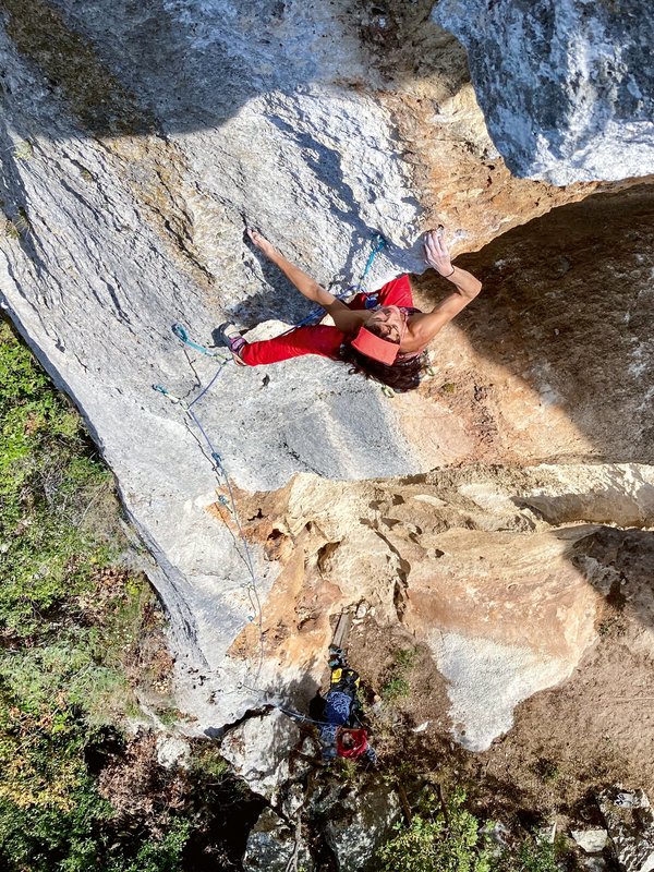 arrampicatrice in parete