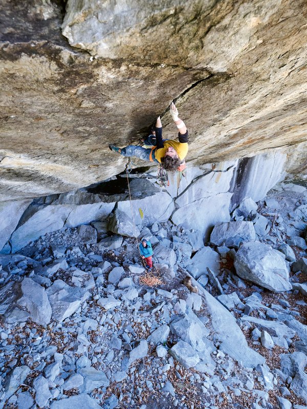 arrampicatore in parete