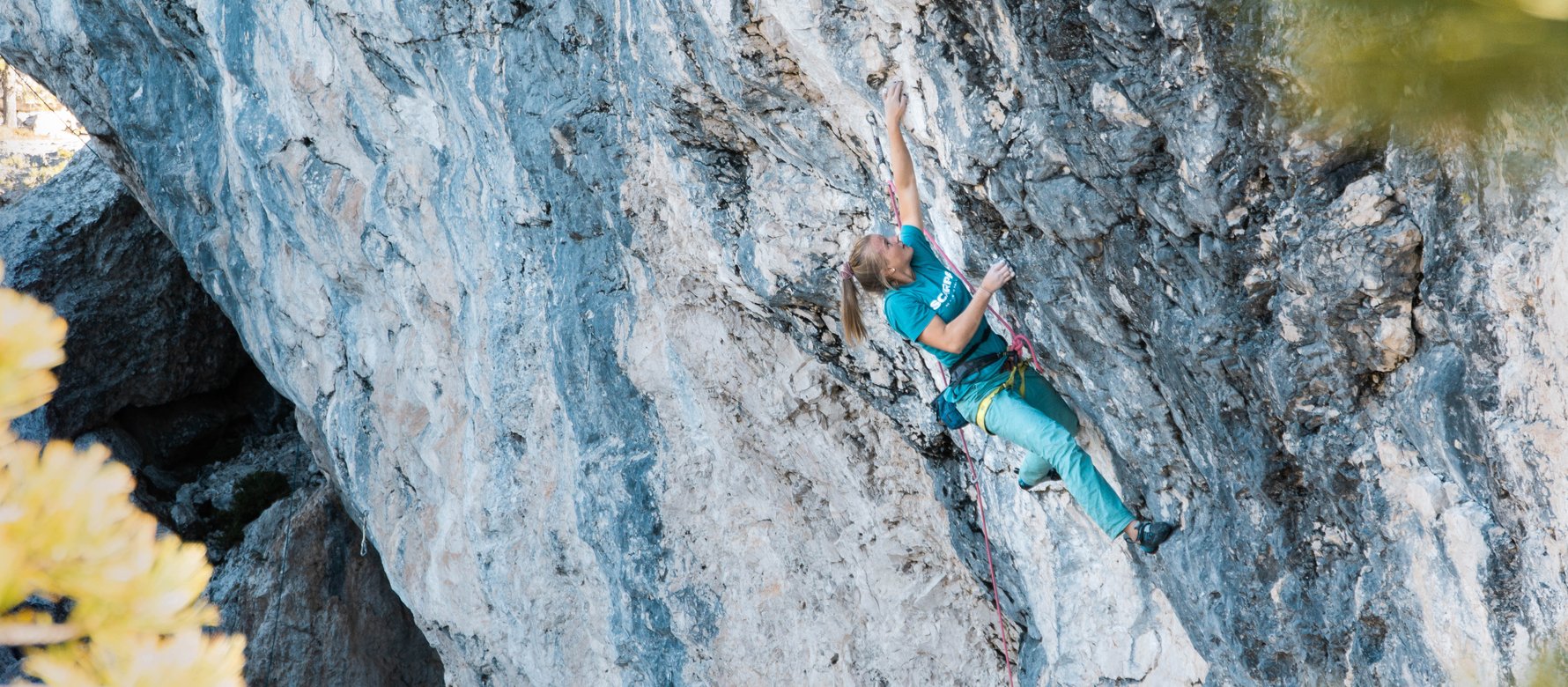 arrampicatrice in parete