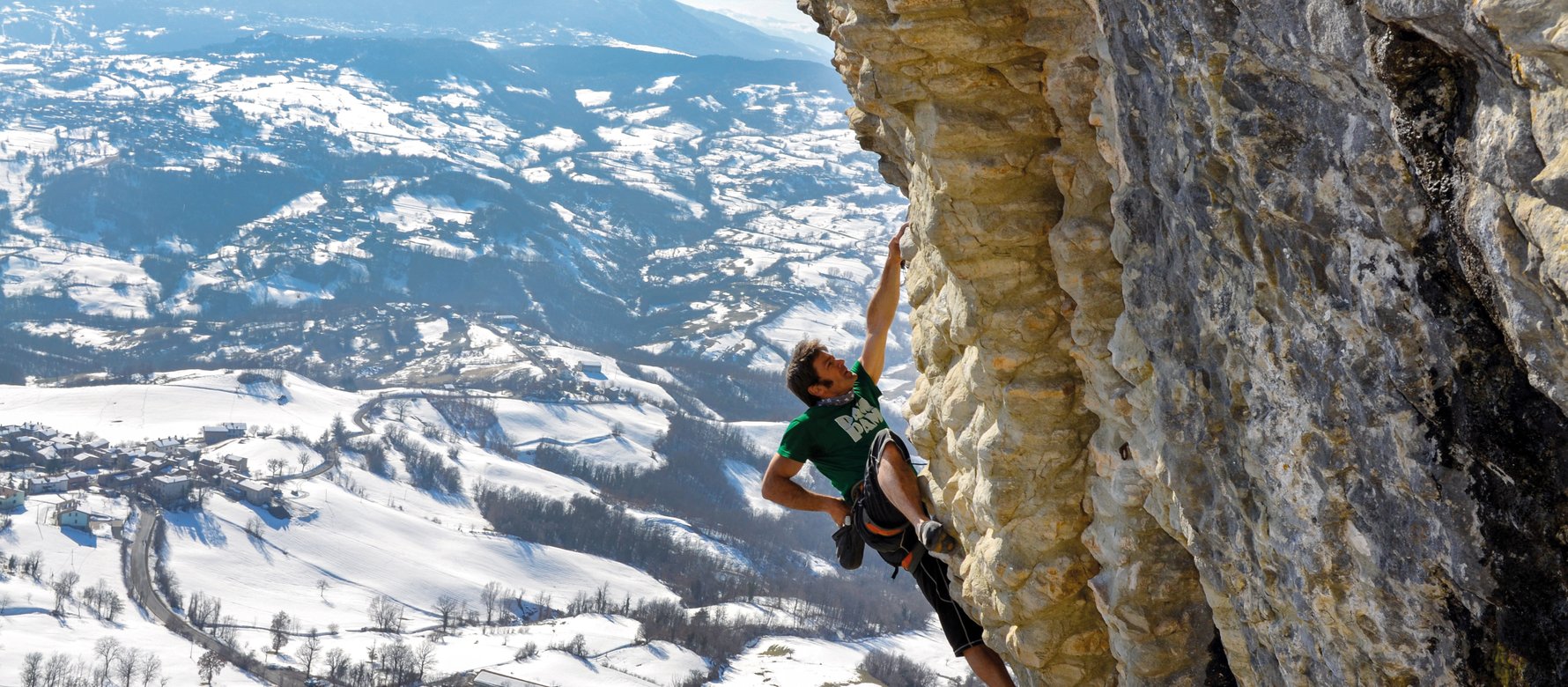 arrampicatore in parete