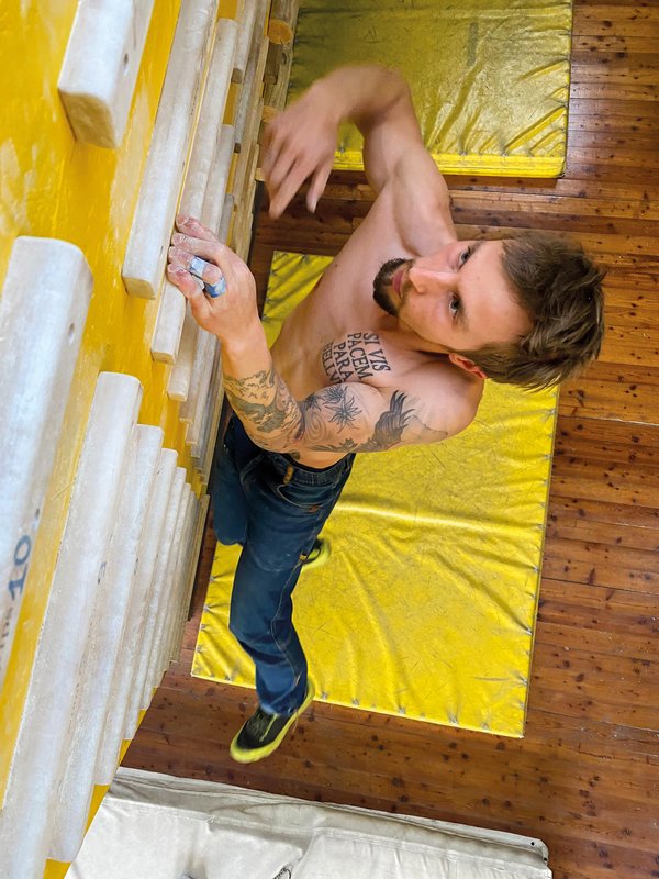 climber in palestra