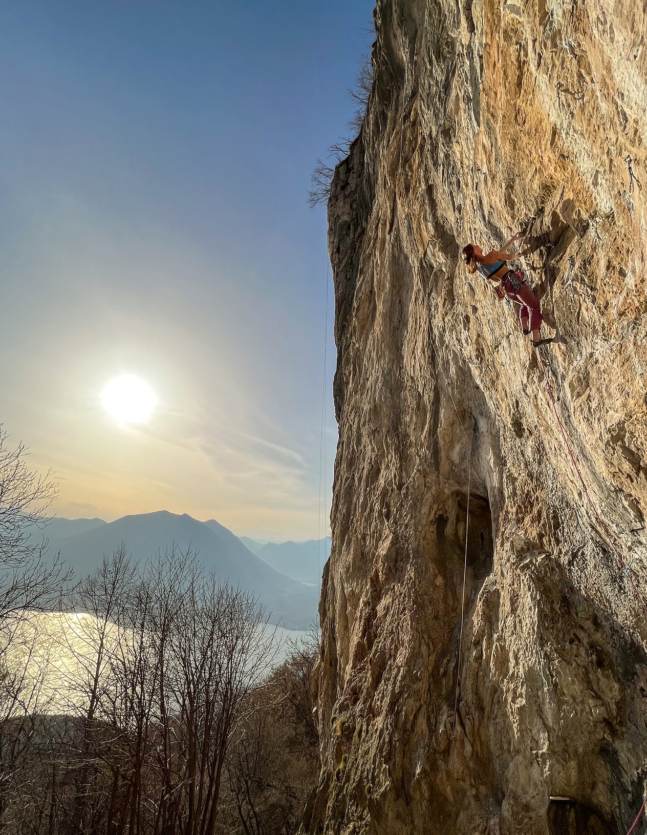 arrampicatrice in parete