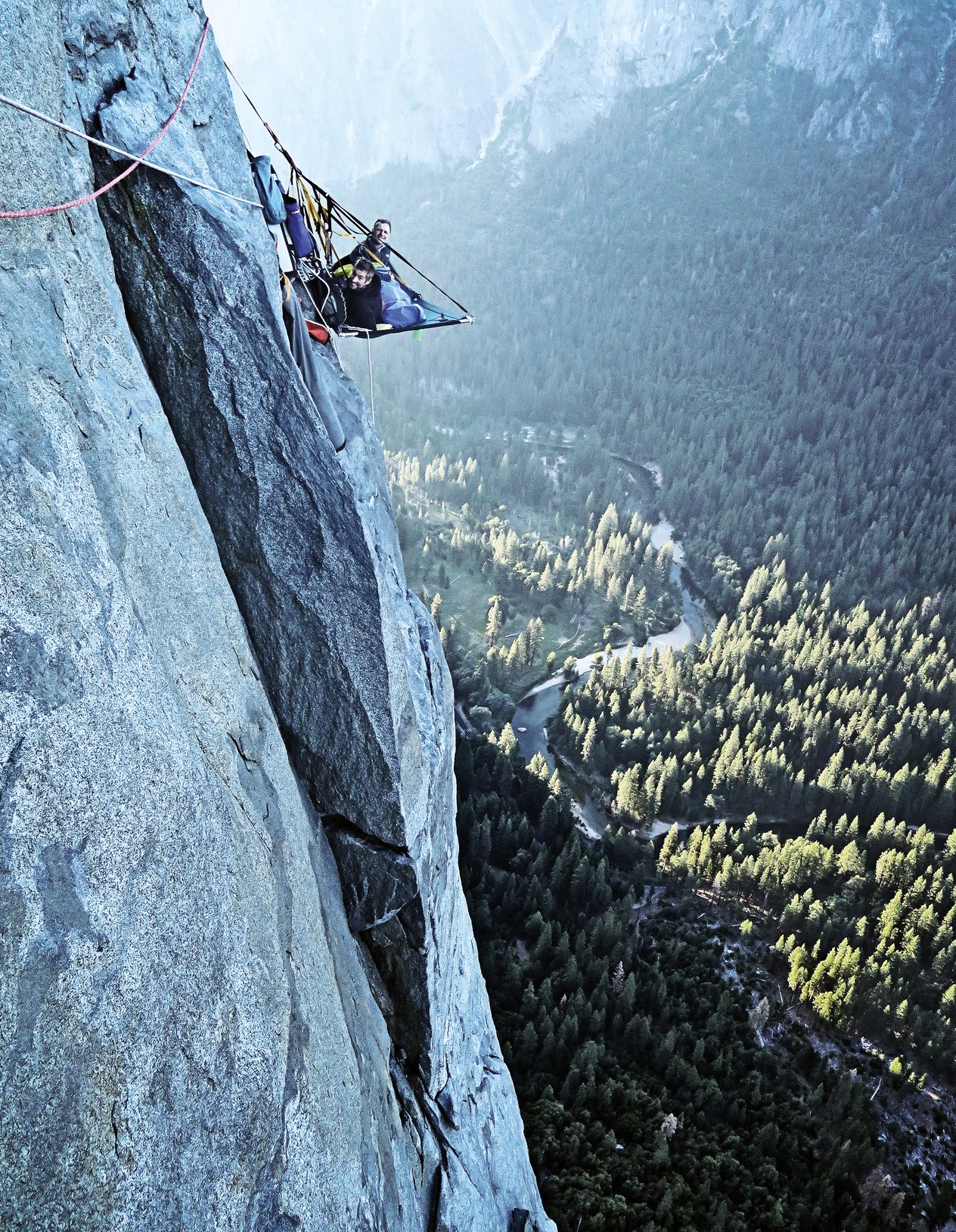 alpinisti su portaledge in parete