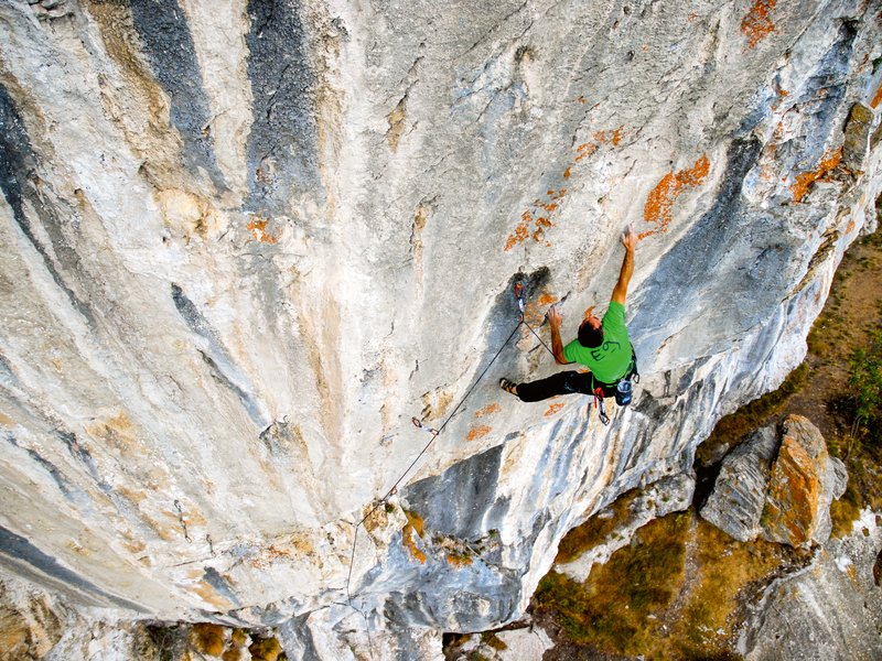 in arrampicata con vista dall'alto