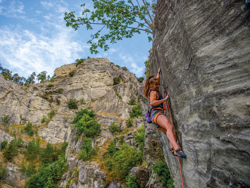 arrampicatrice in parete