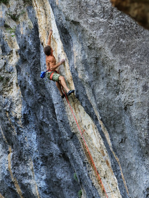 arrampicatore in parete