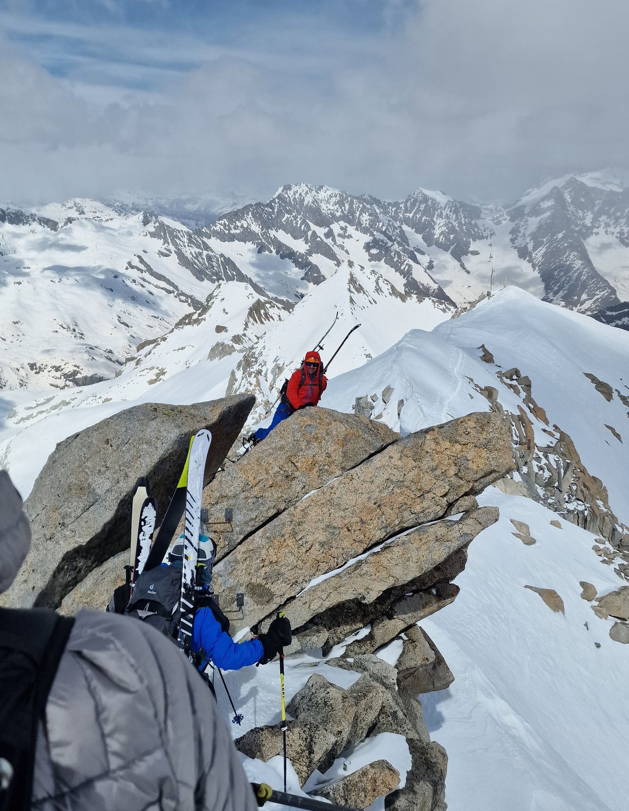 In arrampicata con paesaggio