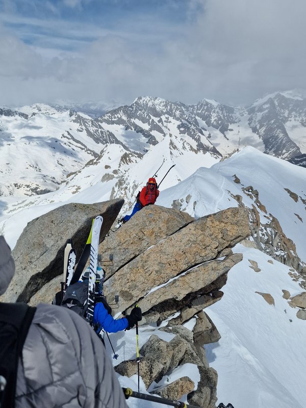 In arrampicata con paesaggio