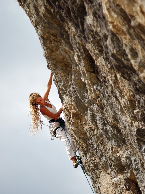 arrampicatrice in parete